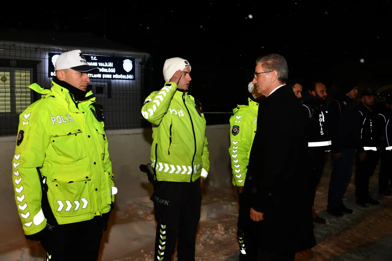 Vali Aydın Baruş, görev başındaki personelin yeni yılını kutladı 22