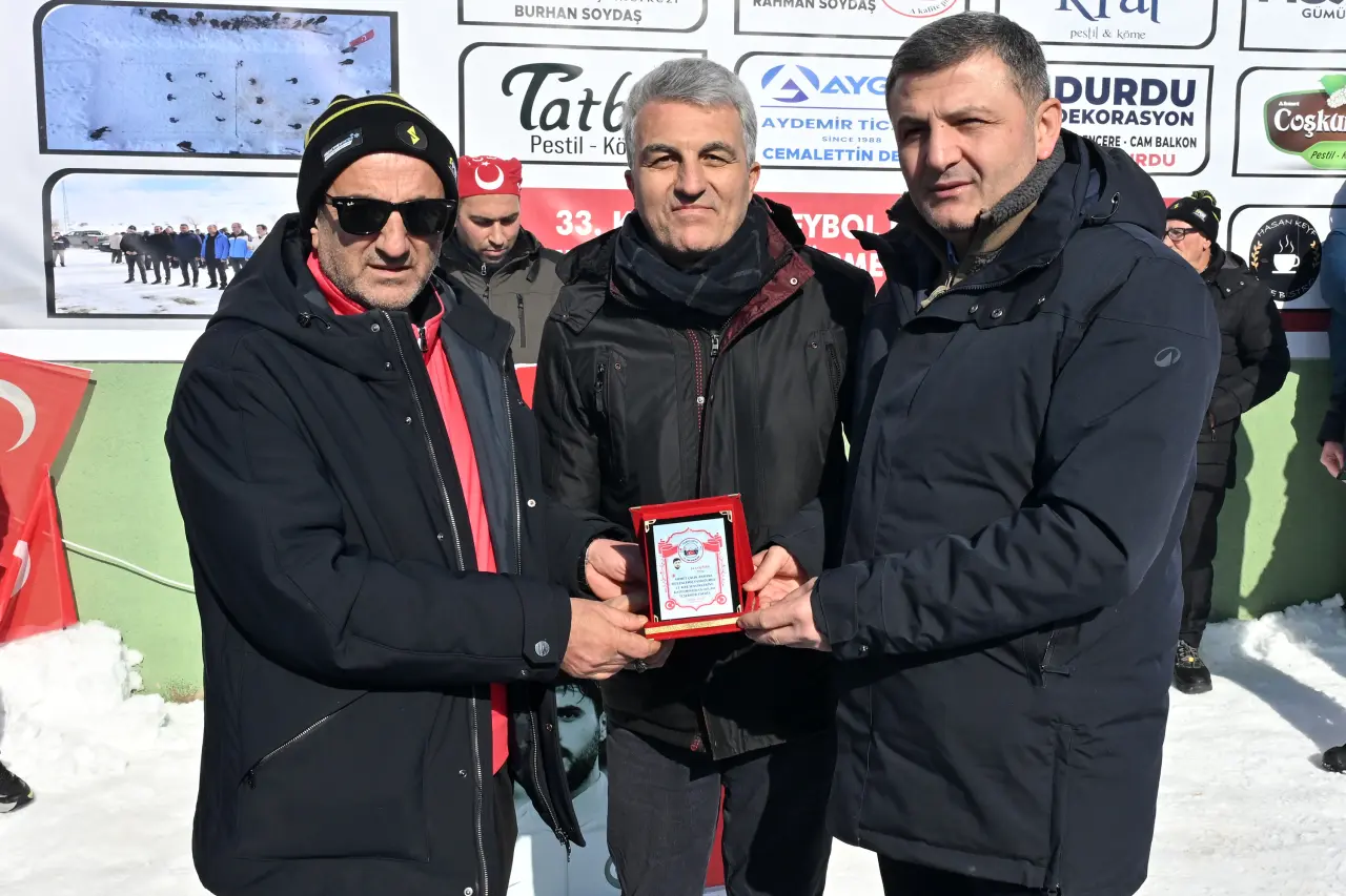 Gümüşhane’de 33. Kar Voleybolu Şenliği, Milli Futbolcu Ahmet Çalık Anısına Düzenlendi 45