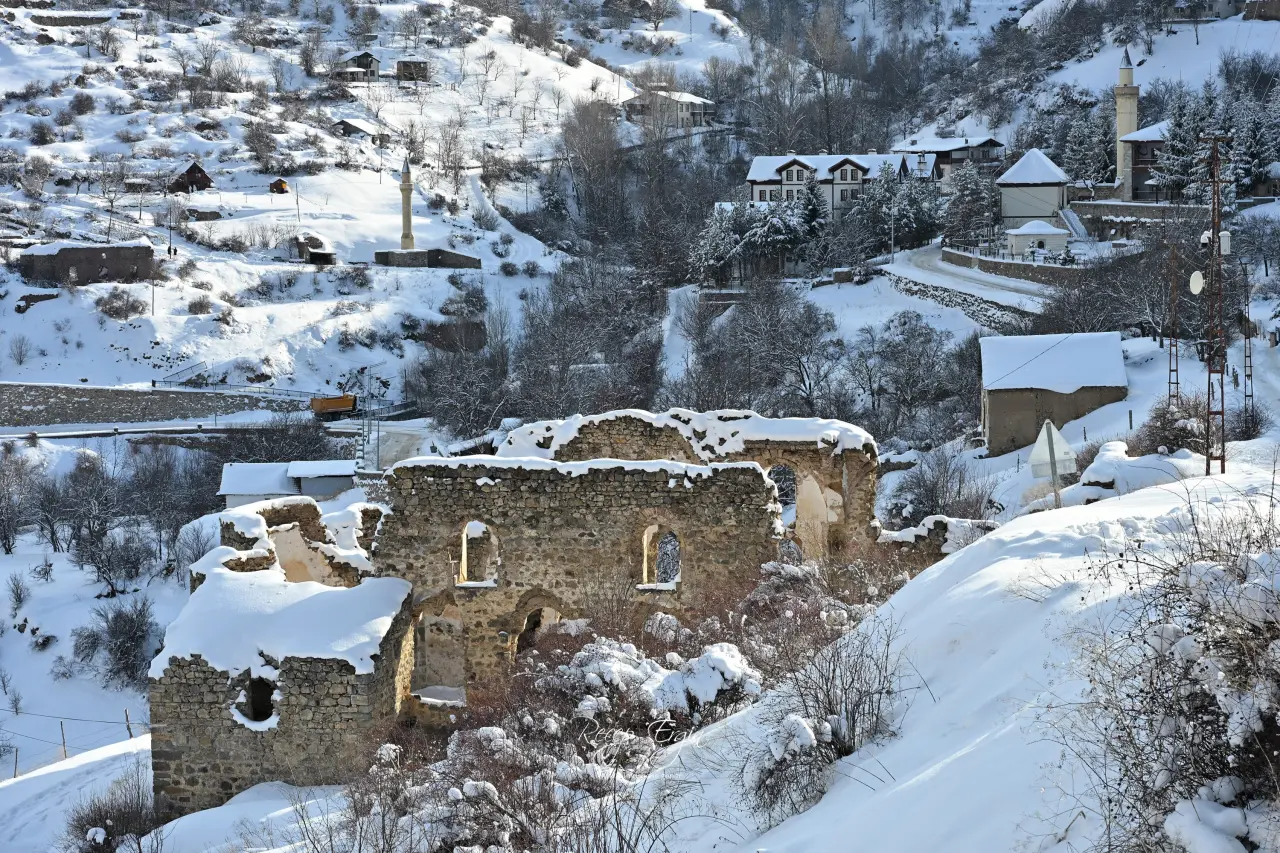 Gümüşhane’de Kar Yağışı Görsel Şölene Dönüştü: Zirveler ve Tarih Beyaza Büründü 15