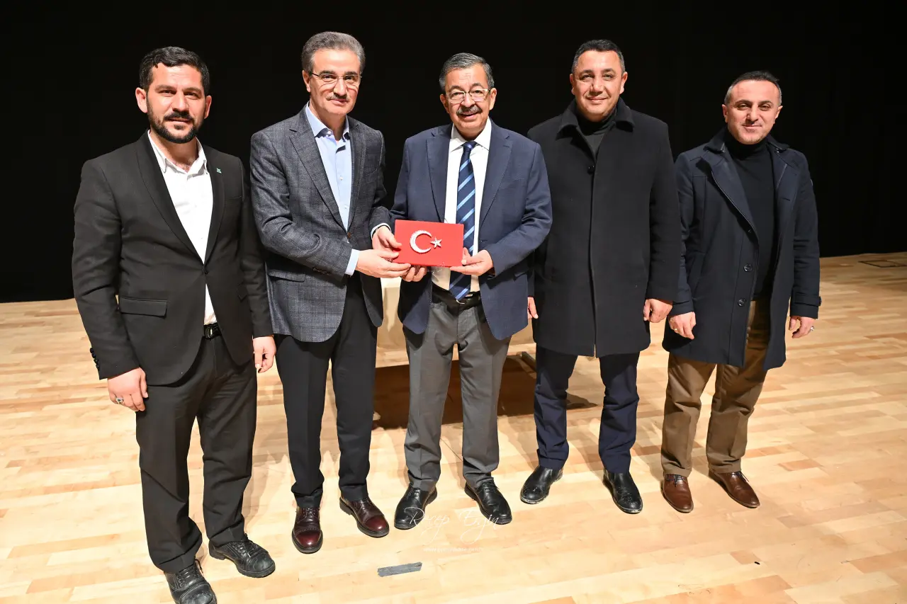 Hayati İnanç’tan Gümüşhane’de gönüllere dokunan sohbet: Son gülen iyi güler 6