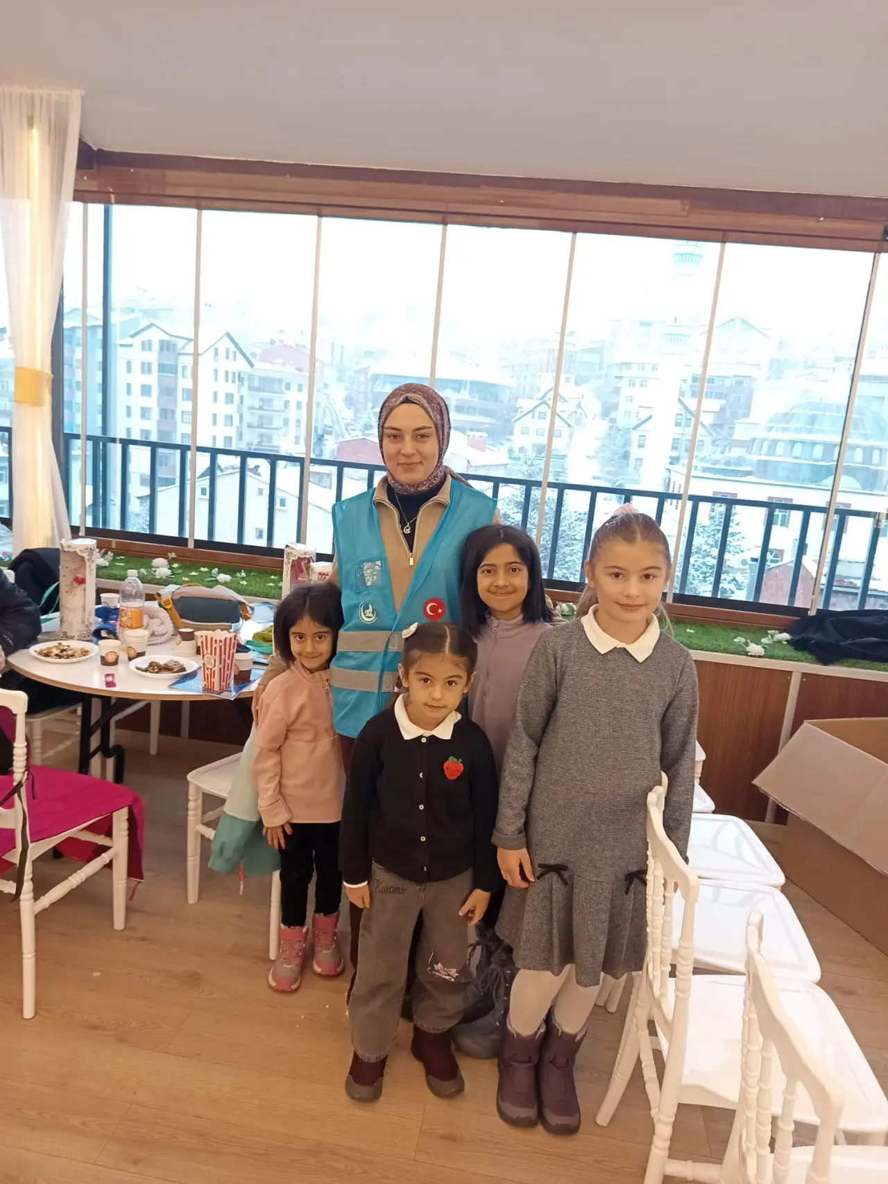 Gümüşhane’de Çocuklar Bu Programda Coştu! Karne Hediyeleri ve Eğlence Bir Arada 3