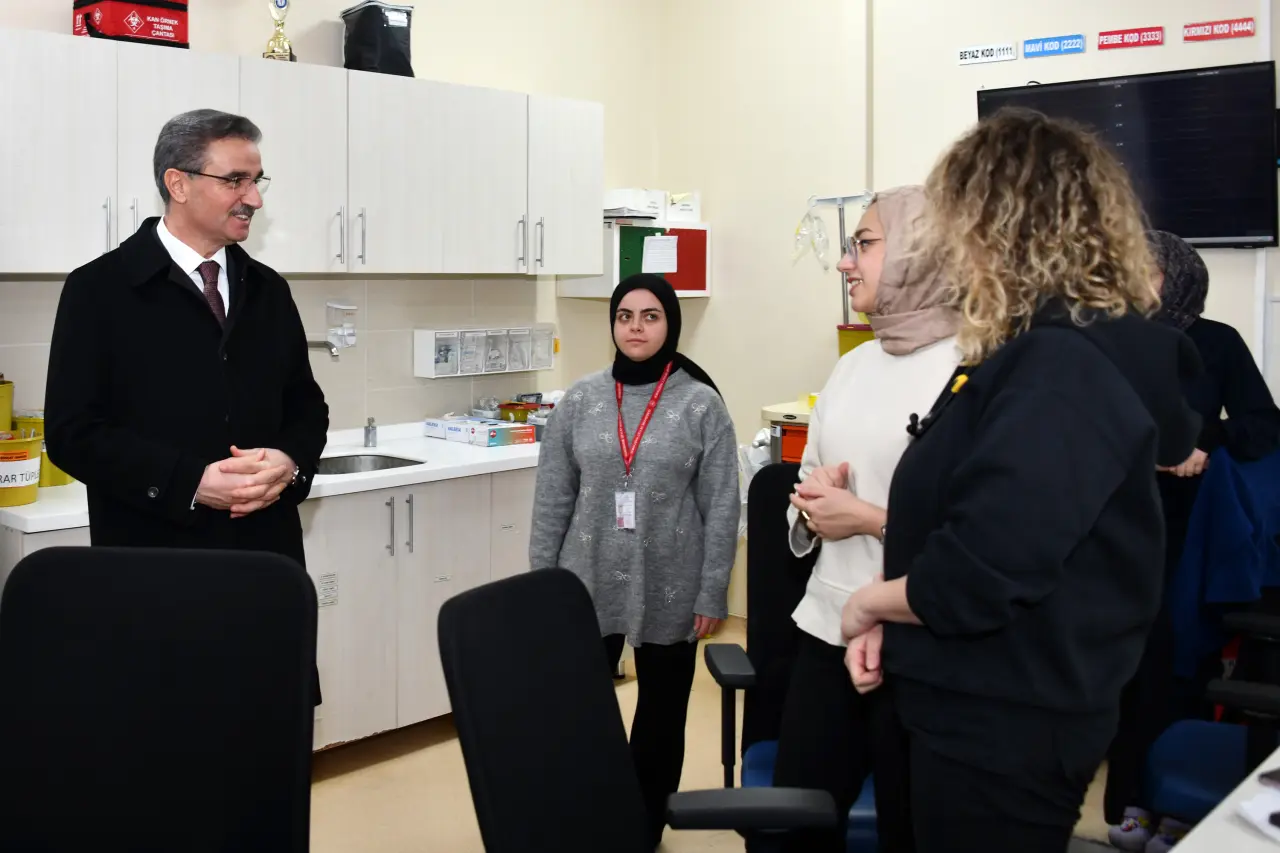 Vali Aydın Baruş, görev başındaki personelin yeni yılını kutladı 17