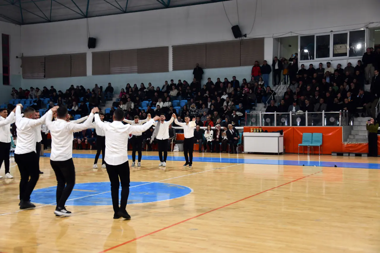 Gümüşhane'de kültürel mirasın kalbi Aydın Doğan Spor Salonu'nda attı 6