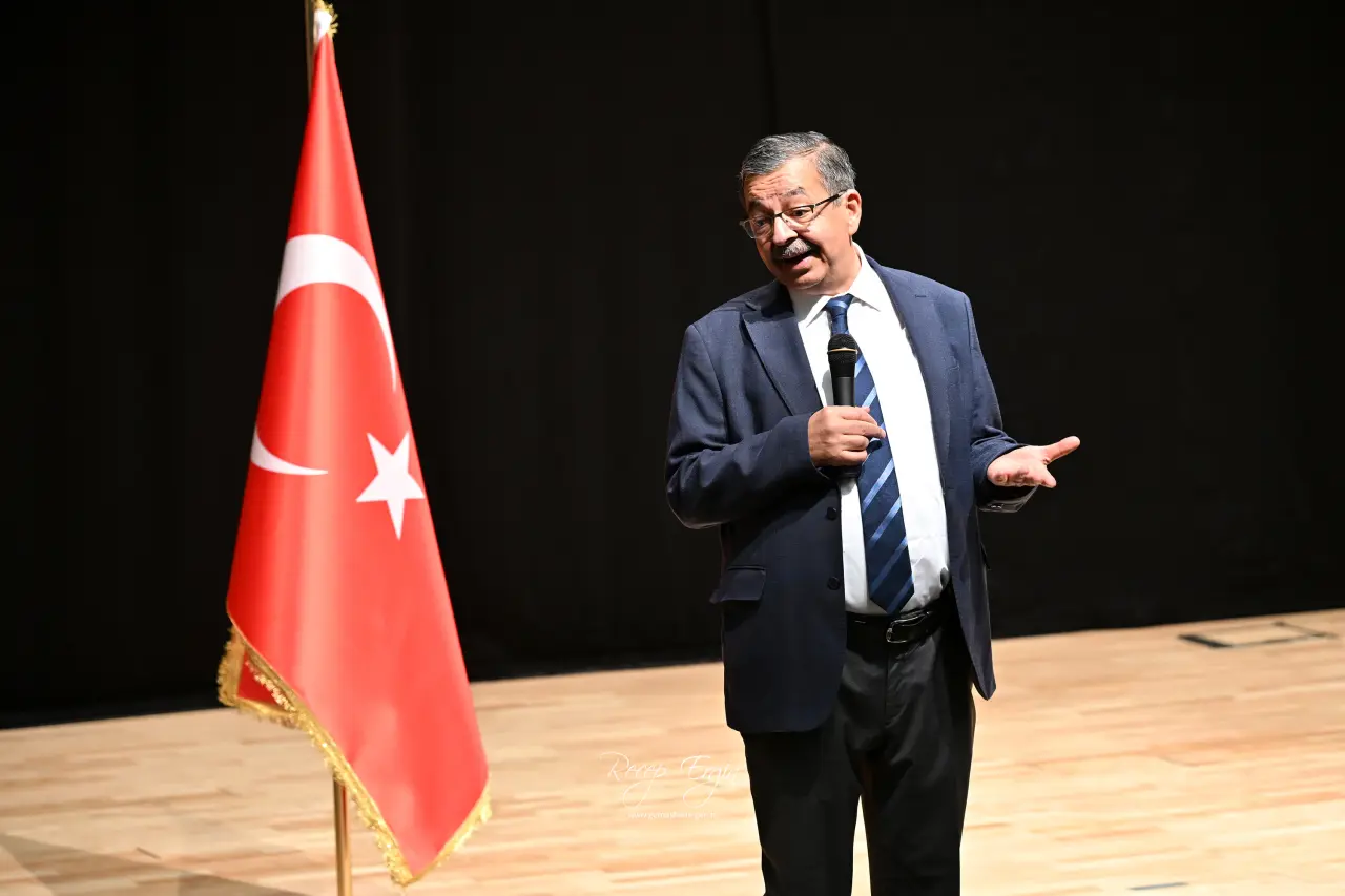 Hayati İnanç’tan Gümüşhane’de gönüllere dokunan sohbet: Son gülen iyi güler 41