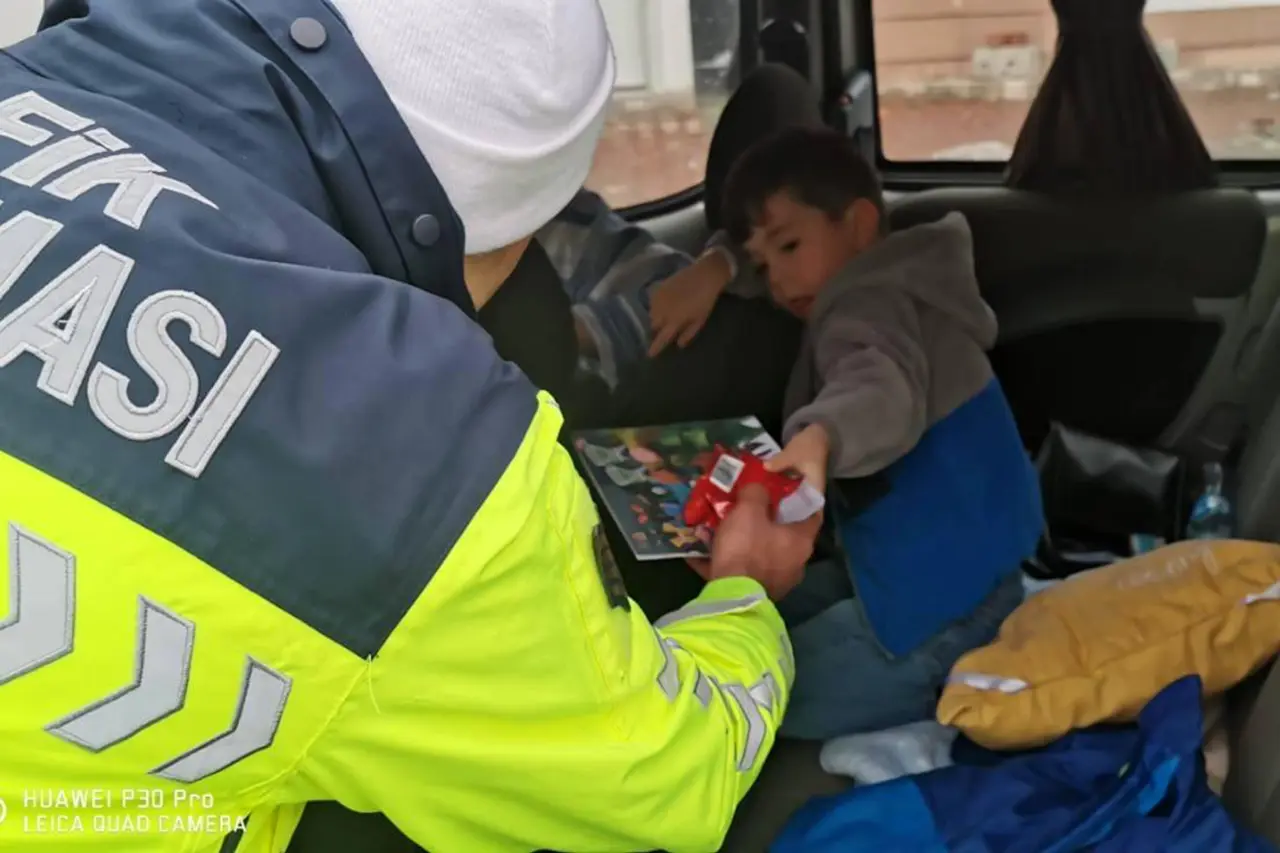Karnesini alan yola çıktı, ilk tebrik Jandarma’dan geldi 3