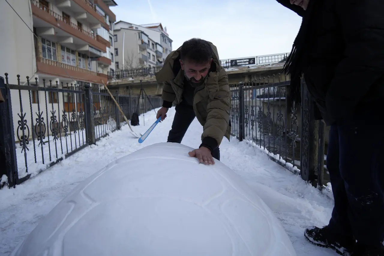 Gümüşhane'de "kardan kaplumbağa" ilgi odağı oldu 6