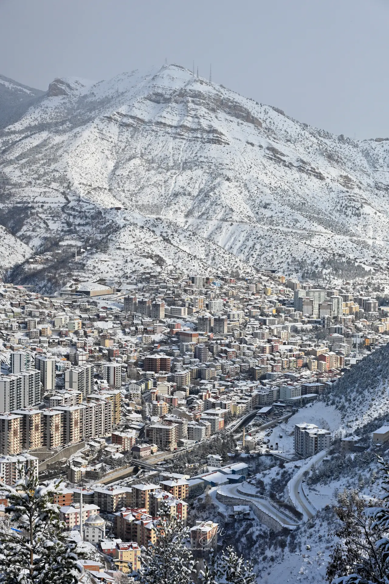 Gümüşhane’de Kar Yağışı Görsel Şölene Dönüştü: Zirveler ve Tarih Beyaza Büründü 10
