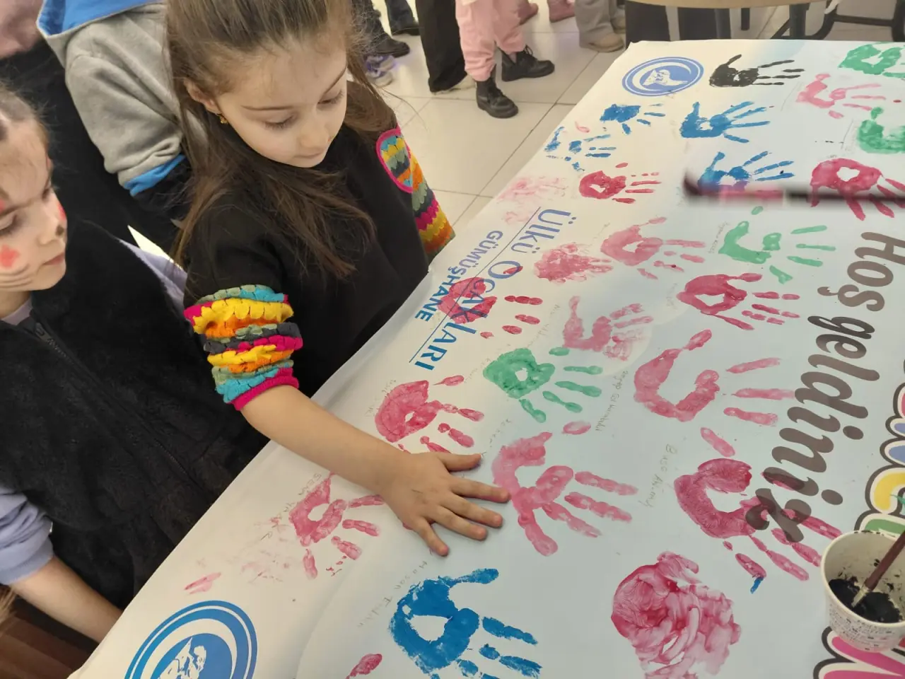 Gümüşhane’de Çocuklar Bu Programda Coştu! Karne Hediyeleri ve Eğlence Bir Arada 15