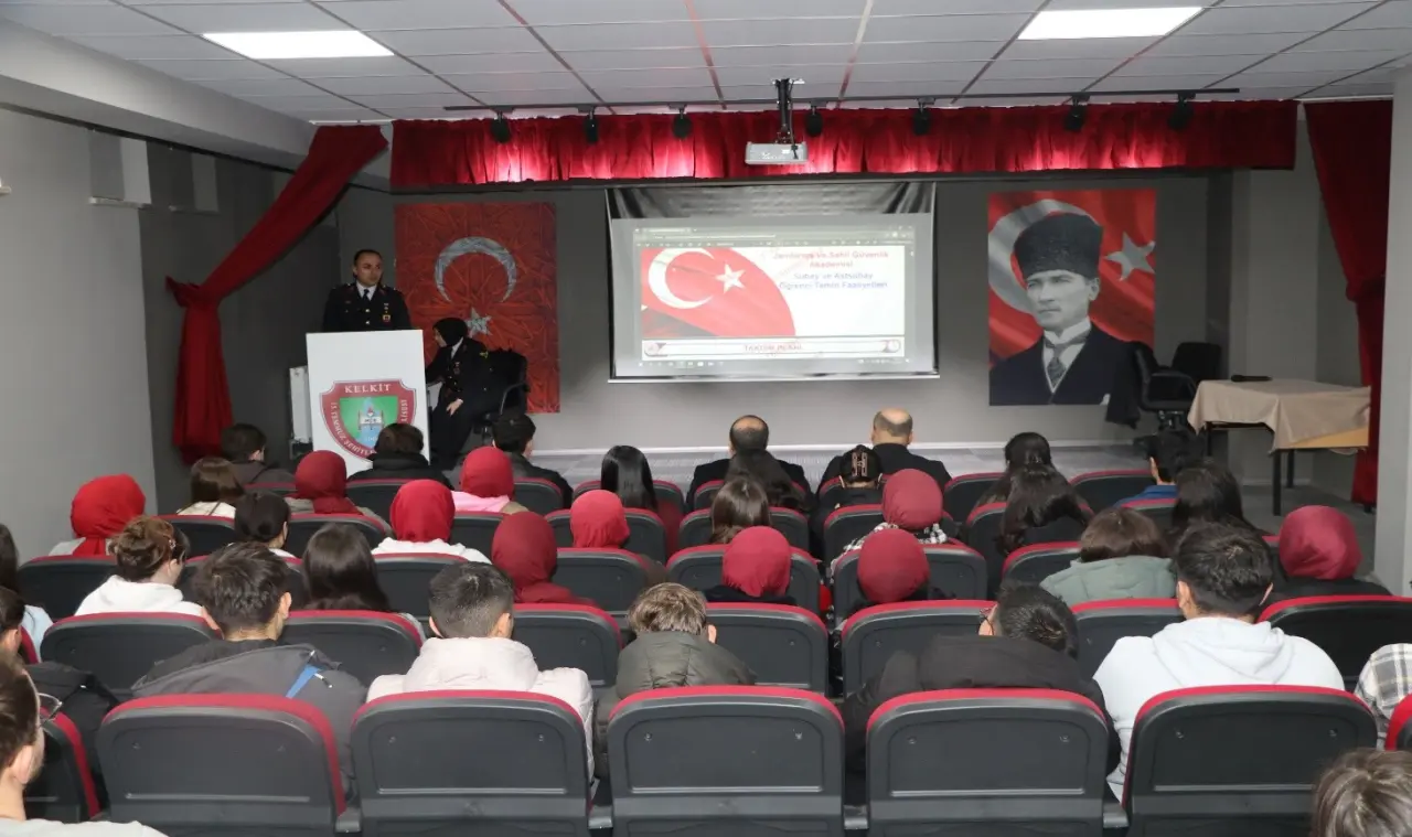 Gençler Dikkat! Jandarma Gümüşhane’deki Okulları Ziyaret Etti: Subay ve Astsubay Olma Fırsatı Kapıda! 2