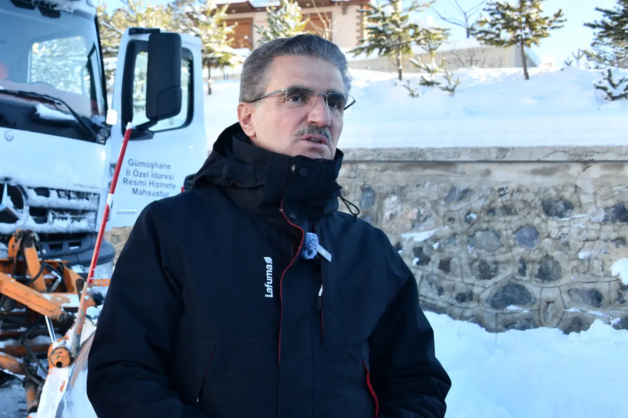 Vali Aydın Baruş kar mücadelesini 1800 metre rakımda inceledi 15