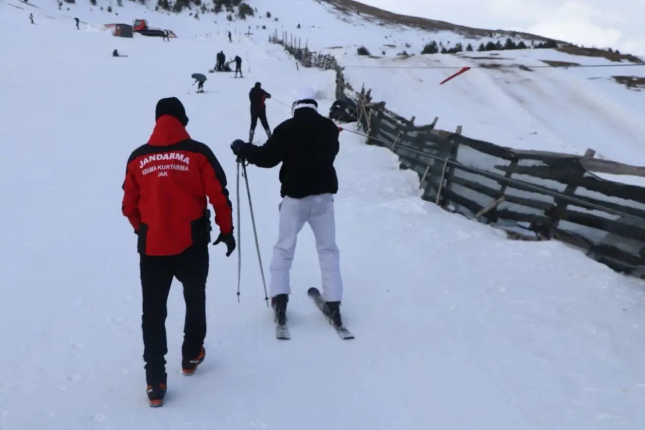 Zigana’da vefa programı: Jandarma şehit ailelerini ve gazileri misafir etti 25