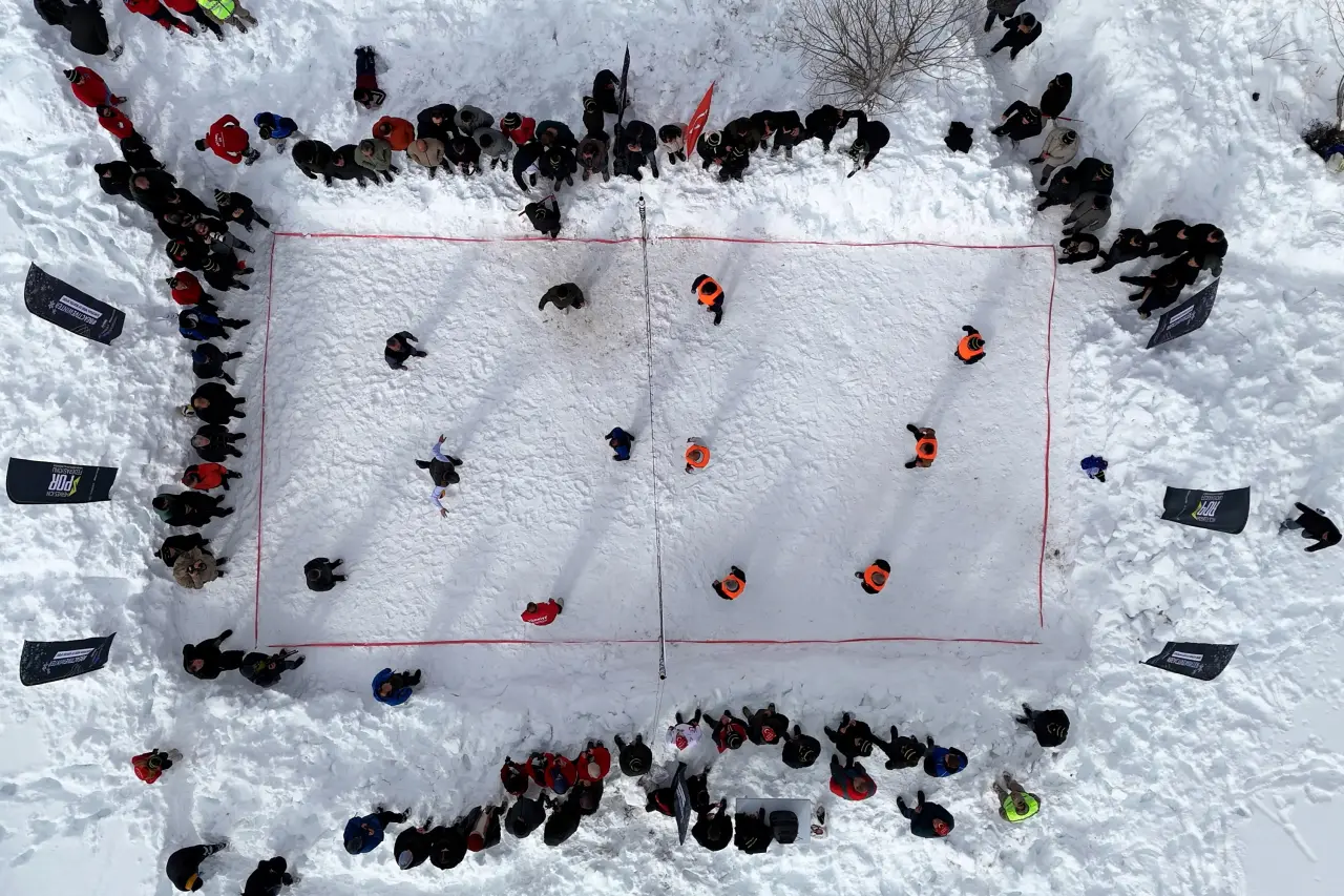 Gümüşhane’de 33. Kar Voleybolu Şenliği, Milli Futbolcu Ahmet Çalık Anısına Düzenlendi 5