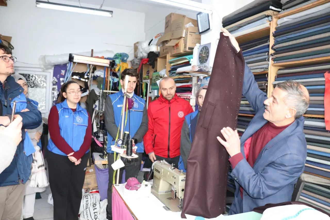 Gümüşhane Gençlik Merkezi’nden yarım asırlık zanaatkâra vefa ziyareti 14