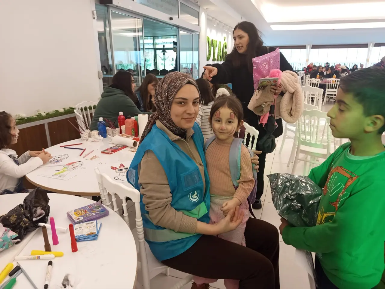 Gümüşhane’de Çocuklar Bu Programda Coştu! Karne Hediyeleri ve Eğlence Bir Arada 5