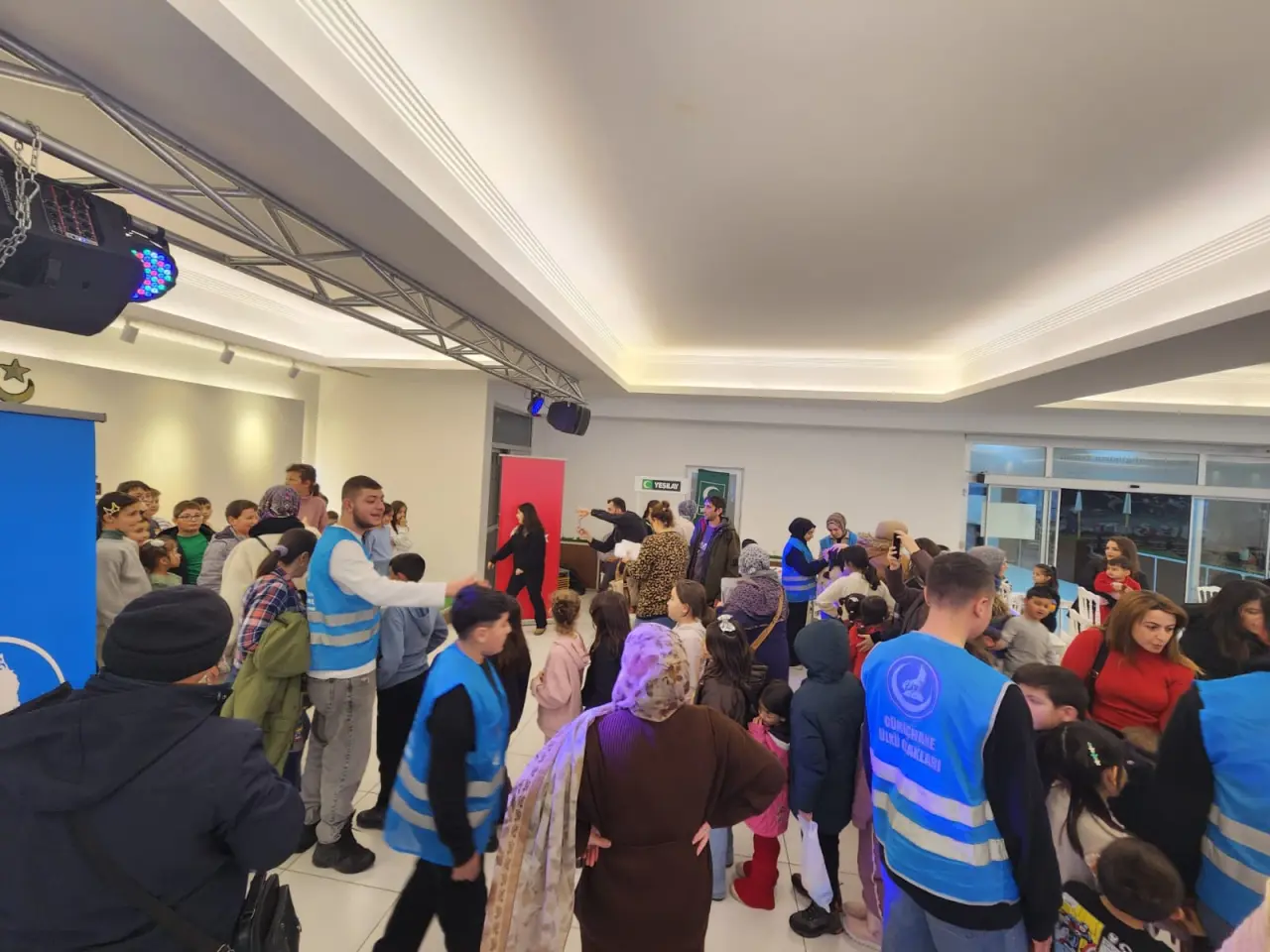 Gümüşhane’de Çocuklar Bu Programda Coştu! Karne Hediyeleri ve Eğlence Bir Arada 9