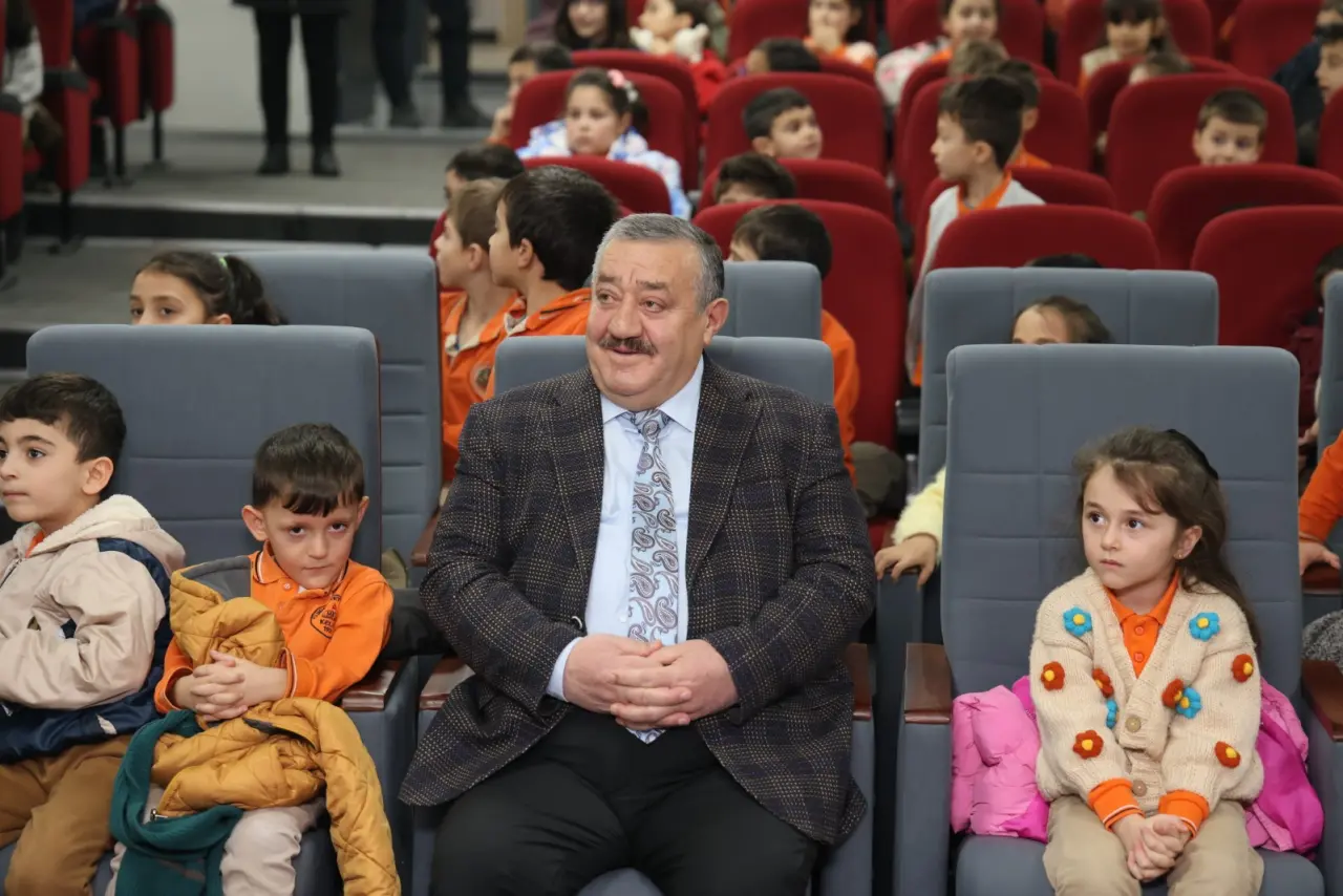 Kelkit’te Kahkaha Tufanı! Dilaver Cebeci Salonu Tarihi Günlerinden Birini Yaşadı 7