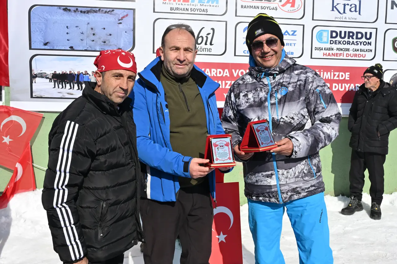 Gümüşhane’de 33. Kar Voleybolu Şenliği, Milli Futbolcu Ahmet Çalık Anısına Düzenlendi 46