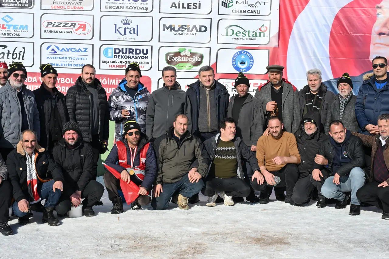 Gümüşhane’de 33. Kar Voleybolu Şenliği, Milli Futbolcu Ahmet Çalık Anısına Düzenlendi 60