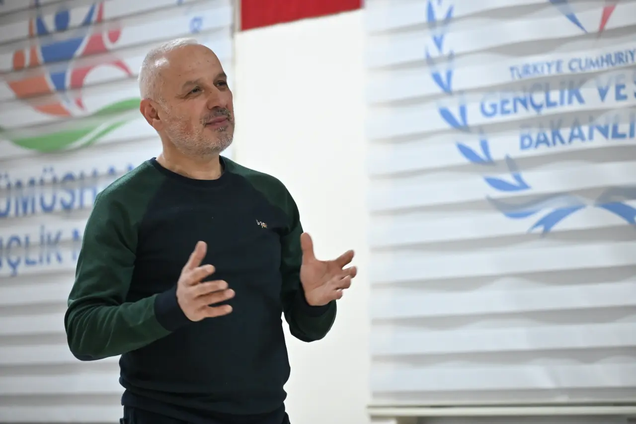 Prof.Dr. Ali Kızılet’ten Gümüşhane’de ezber bozan açıklamalar: ‘Türkiye’de Tesis Fazlası Var!’ 4