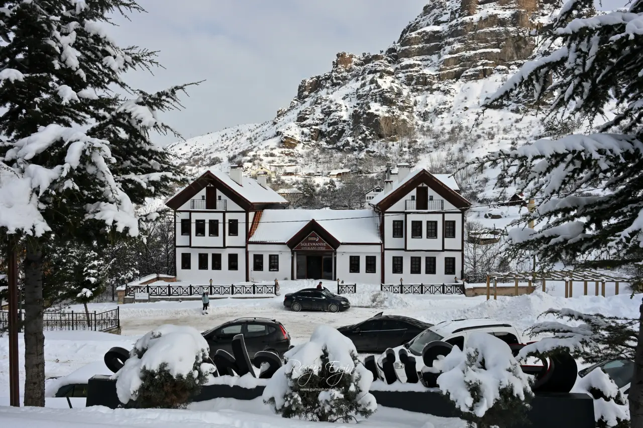 Gümüşhane’de Kar Yağışı Görsel Şölene Dönüştü: Zirveler ve Tarih Beyaza Büründü 21