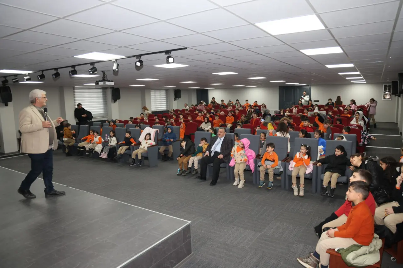 Kelkit’te Kahkaha Tufanı! Dilaver Cebeci Salonu Tarihi Günlerinden Birini Yaşadı 6