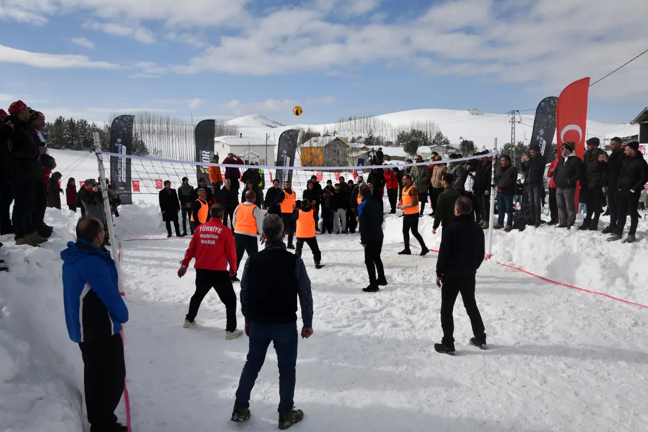 Gümüşhane’de 33. Kar Voleybolu Şenliği, Milli Futbolcu Ahmet Çalık Anısına Düzenlendi 17