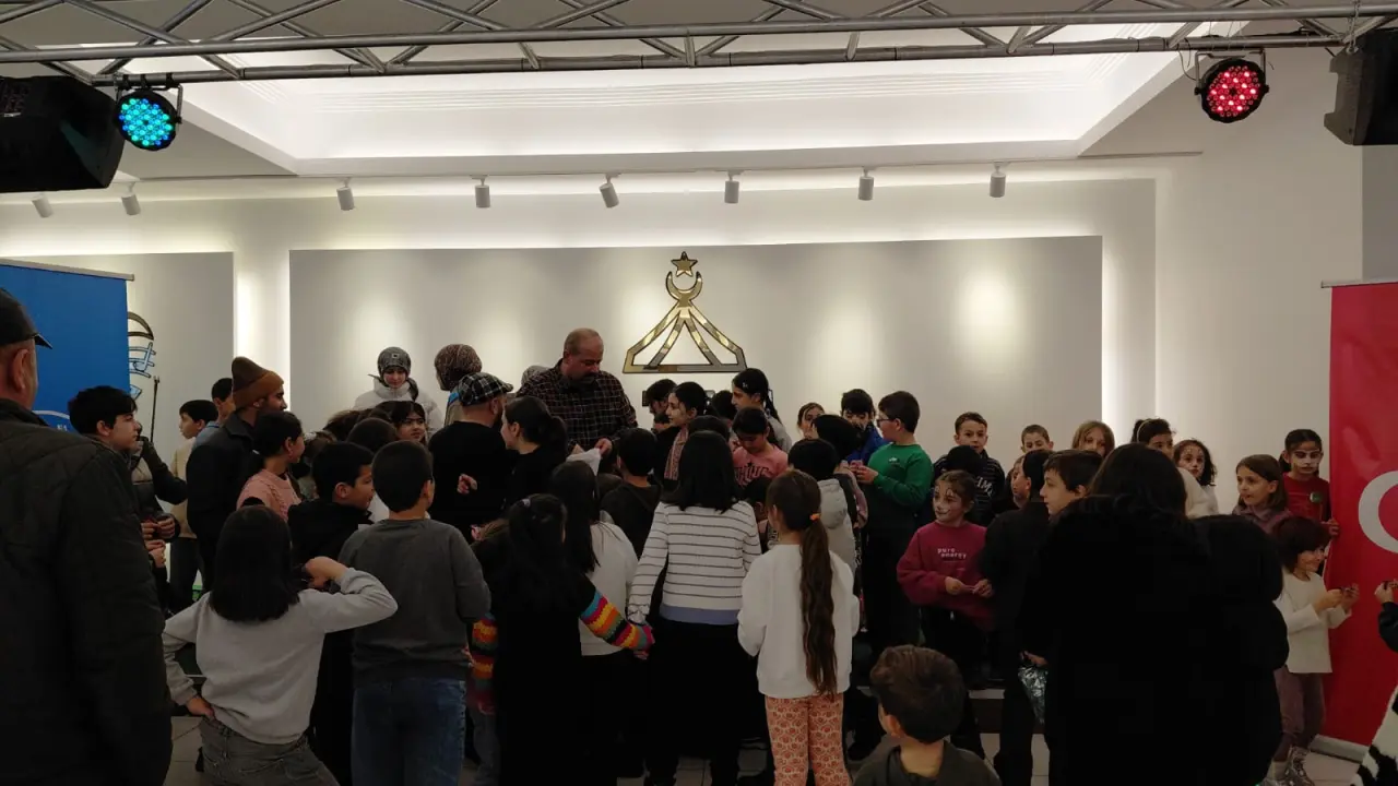 Gümüşhane’de Çocuklar Bu Programda Coştu! Karne Hediyeleri ve Eğlence Bir Arada 18