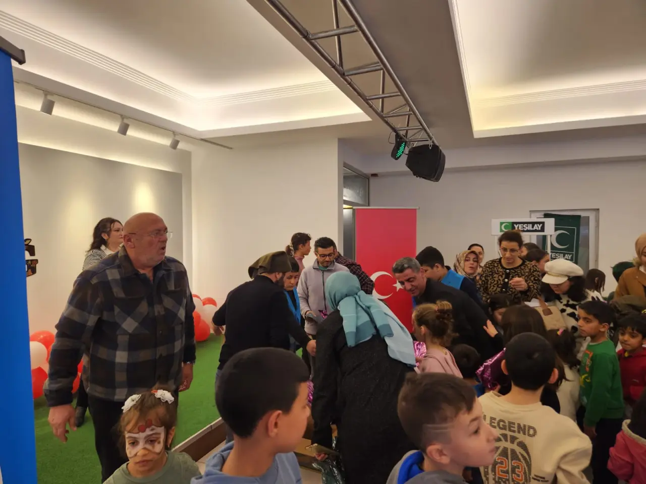 Gümüşhane’de Çocuklar Bu Programda Coştu! Karne Hediyeleri ve Eğlence Bir Arada 8