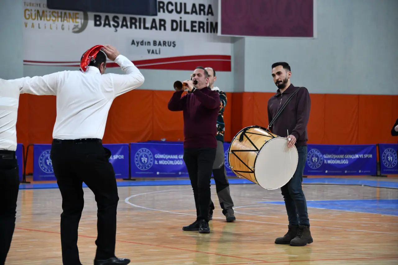 Gümüşhane'de kültürel mirasın kalbi Aydın Doğan Spor Salonu'nda attı 33