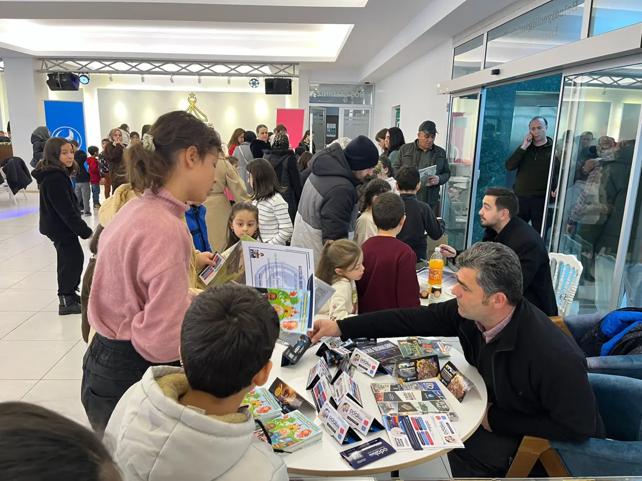 Gümüşhane’de Çocuklar Bu Programda Coştu! Karne Hediyeleri ve Eğlence Bir Arada 33