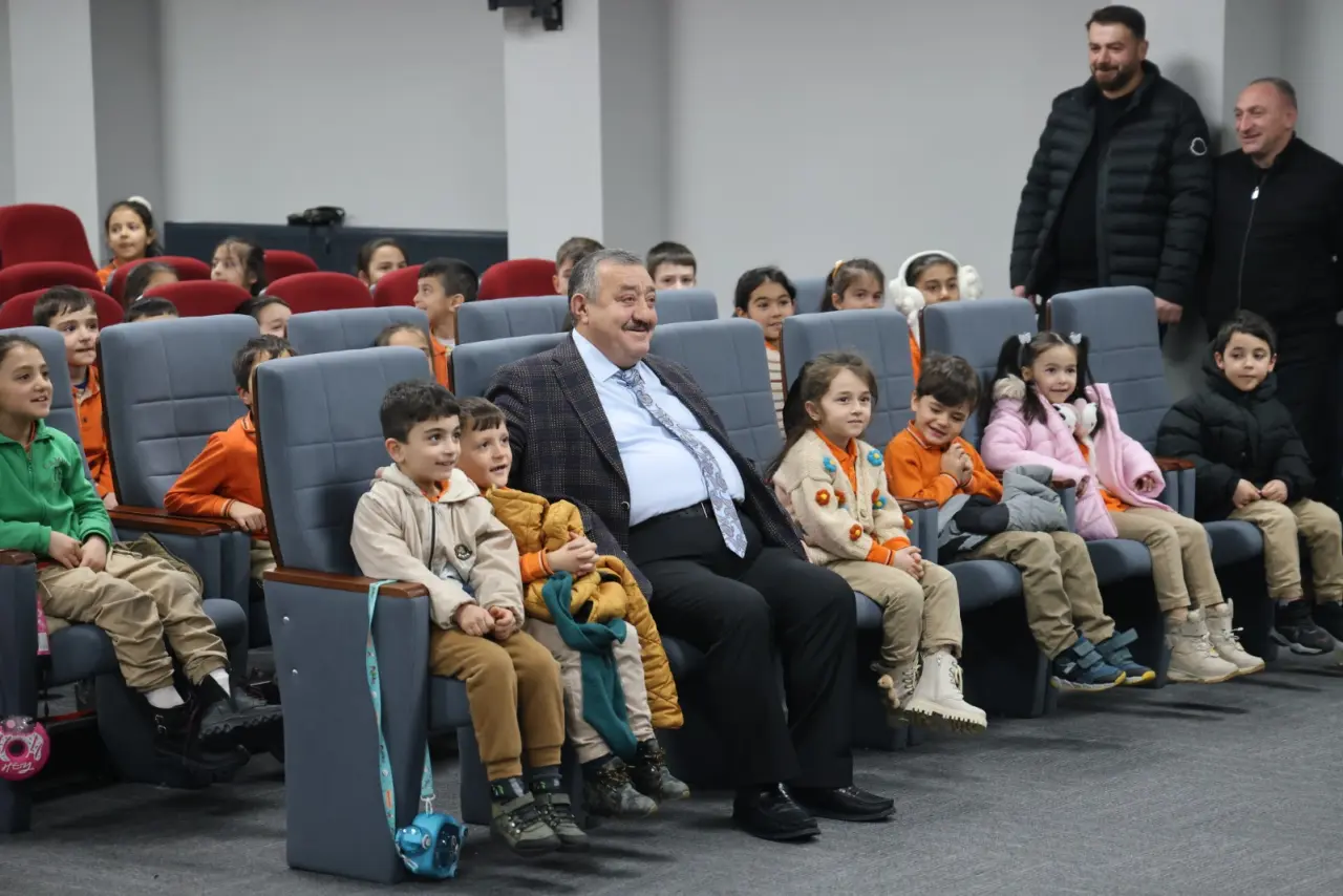 Kelkit’te Kahkaha Tufanı! Dilaver Cebeci Salonu Tarihi Günlerinden Birini Yaşadı 5