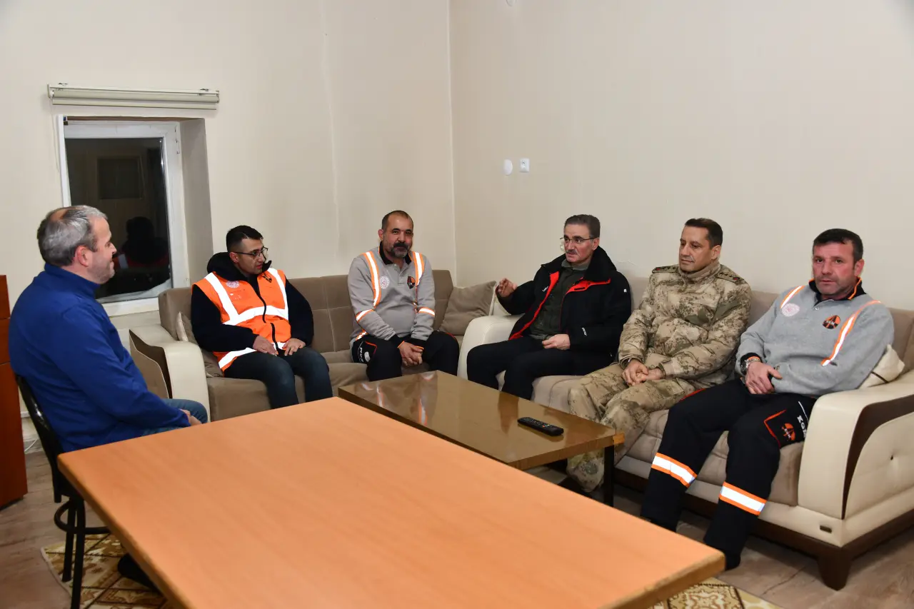 Vali Baruş karla mücadele çalışmalarını denetledi 9