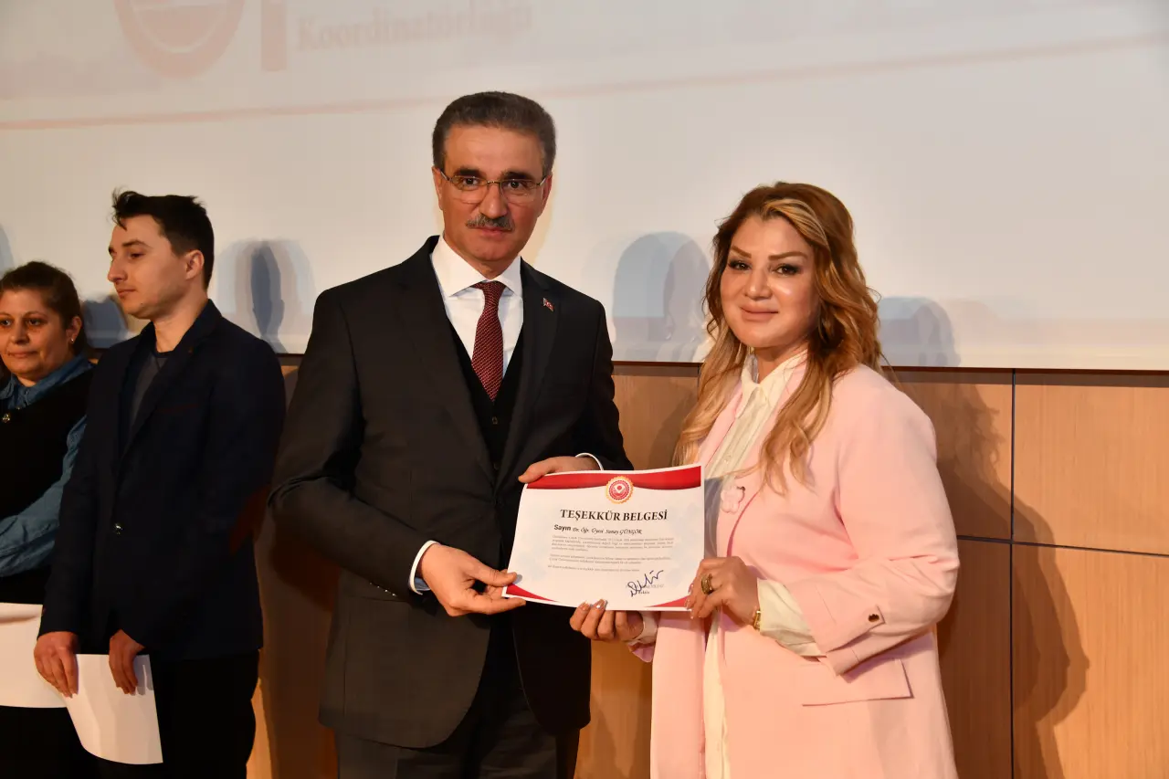 Gümüşhane'de Miniklerin Kep Atma Coşkusu: Geleceğin Bilim İnsanları Diplomalarını Aldı! 22