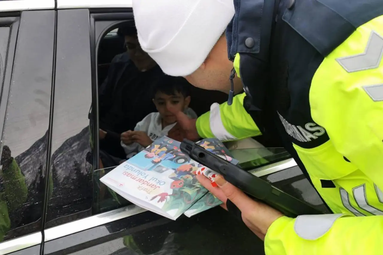 Karnesini alan yola çıktı, ilk tebrik Jandarma’dan geldi 4