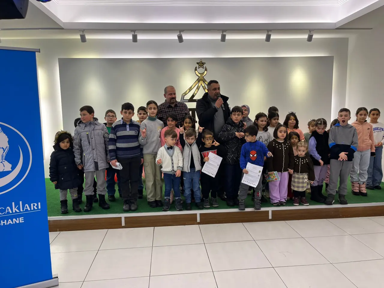 Gümüşhane’de Çocuklar Bu Programda Coştu! Karne Hediyeleri ve Eğlence Bir Arada 1