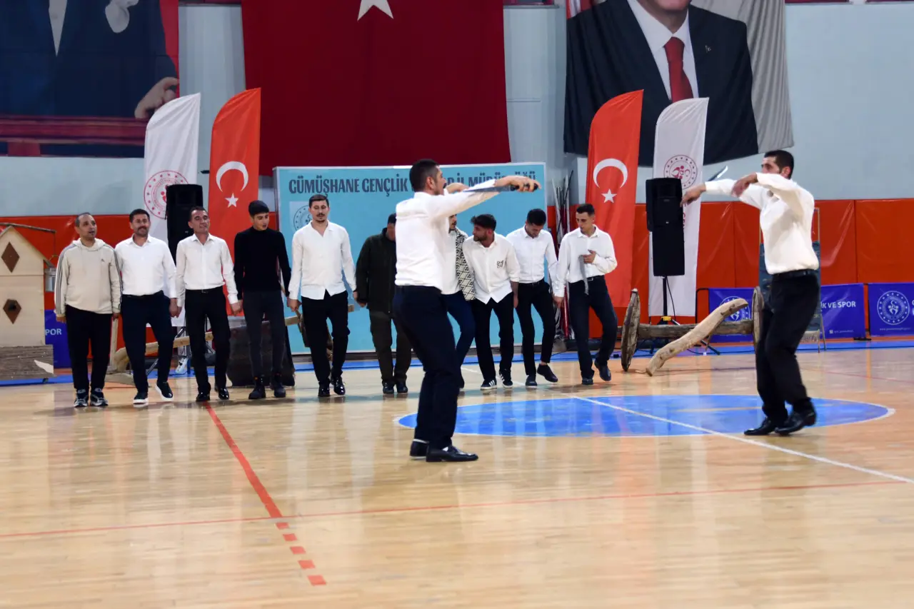 Gümüşhane'de kültürel mirasın kalbi Aydın Doğan Spor Salonu'nda attı 39