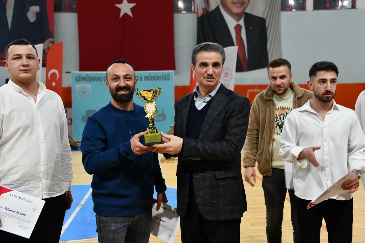 Gümüşhane'de kültürel mirasın kalbi Aydın Doğan Spor Salonu'nda attı 2