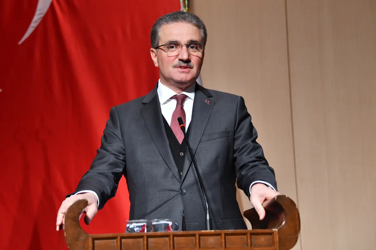 Gümüşhane'de Miniklerin Kep Atma Coşkusu: Geleceğin Bilim İnsanları Diplomalarını Aldı! 8