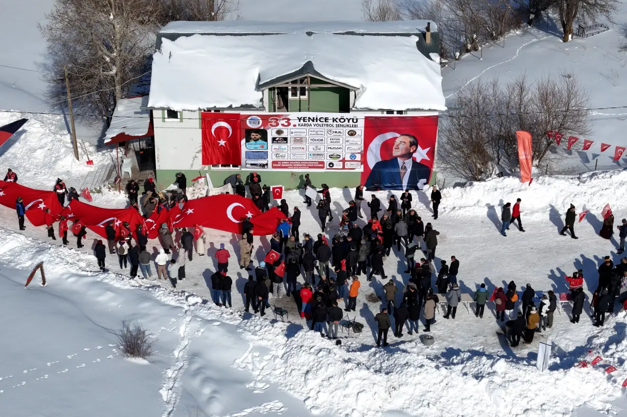 Gümüşhane’de 33. Kar Voleybolu Şenliği, Milli Futbolcu Ahmet Çalık Anısına Düzenlendi 4
