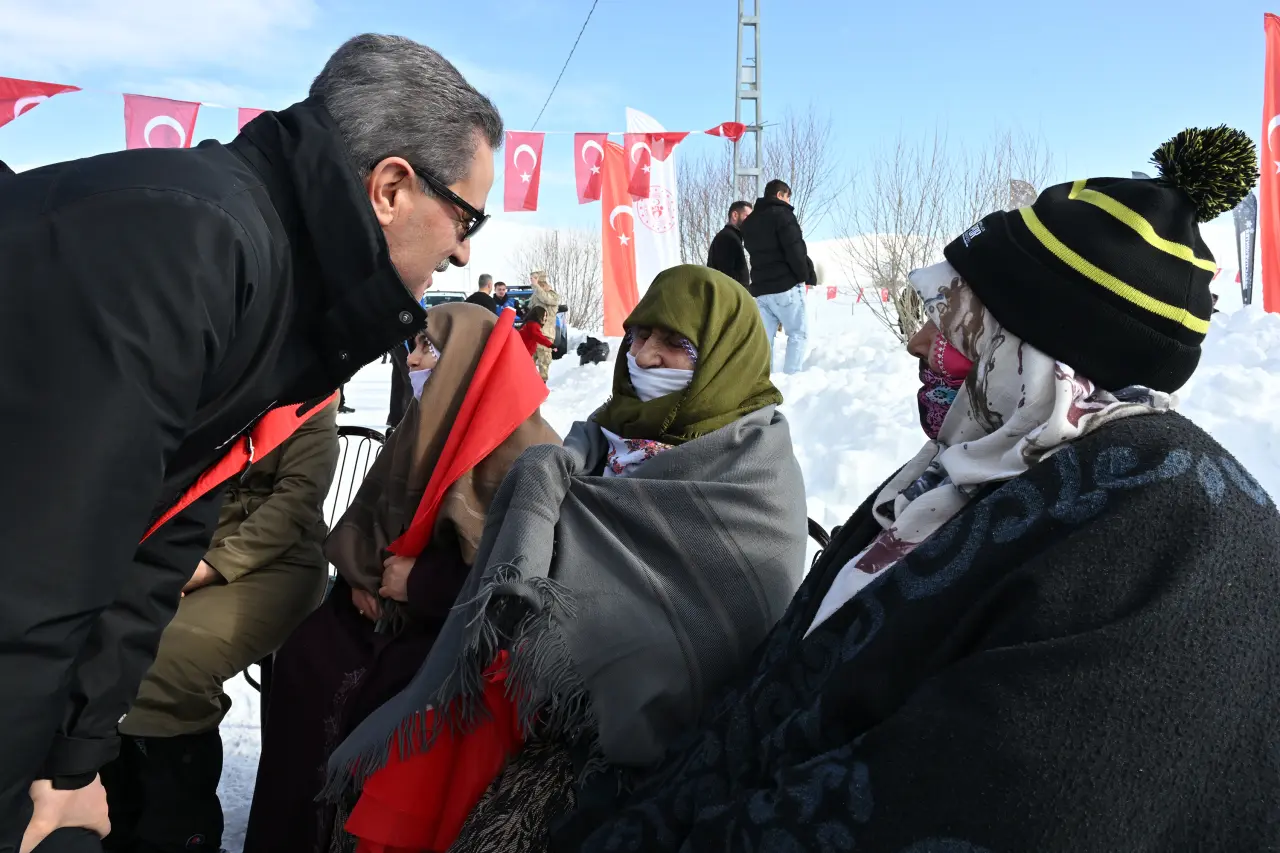 Gümüşhane’de 33. Kar Voleybolu Şenliği, Milli Futbolcu Ahmet Çalık Anısına Düzenlendi 19