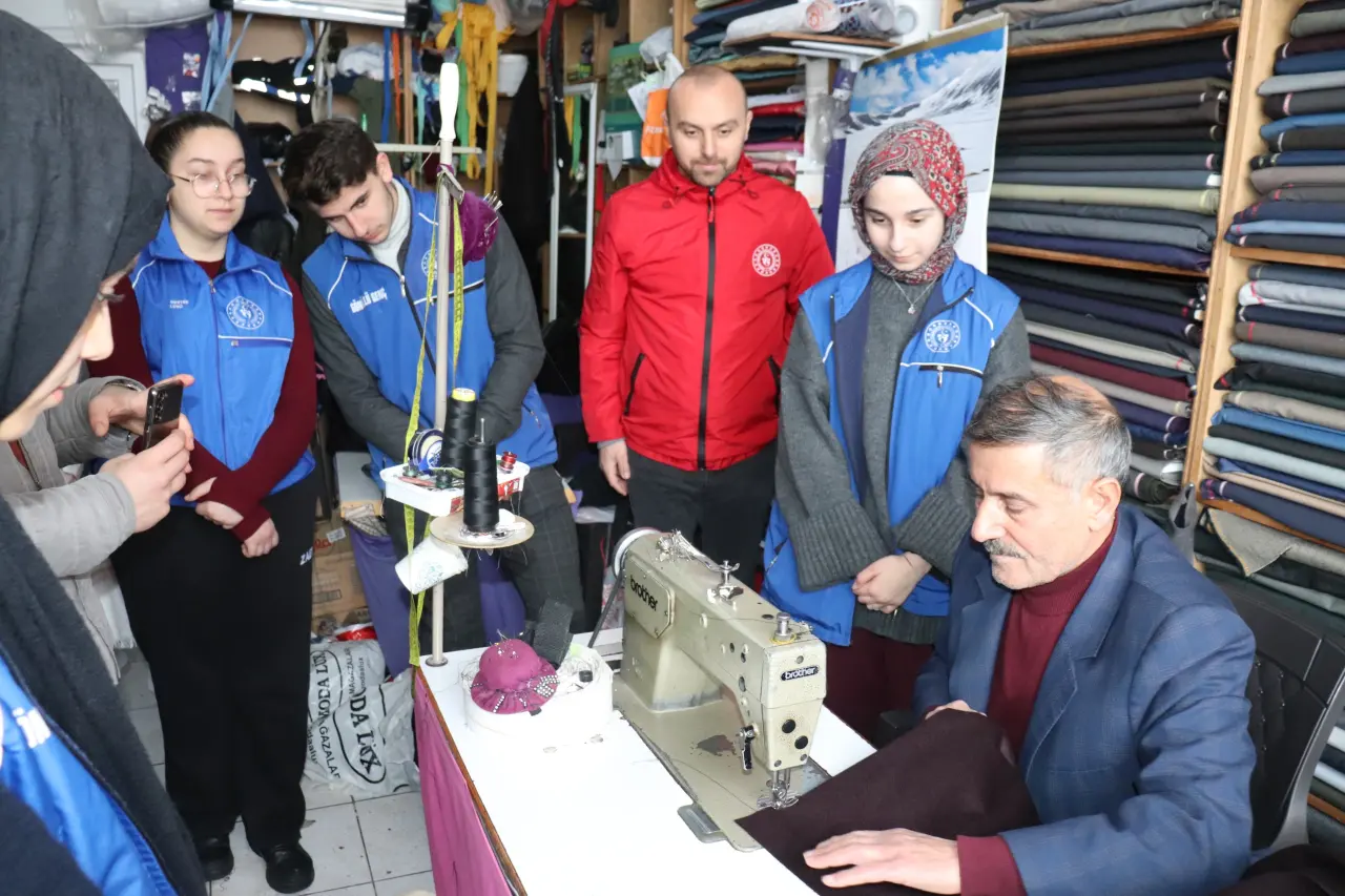Gümüşhane Gençlik Merkezi’nden yarım asırlık zanaatkâra vefa ziyareti 4
