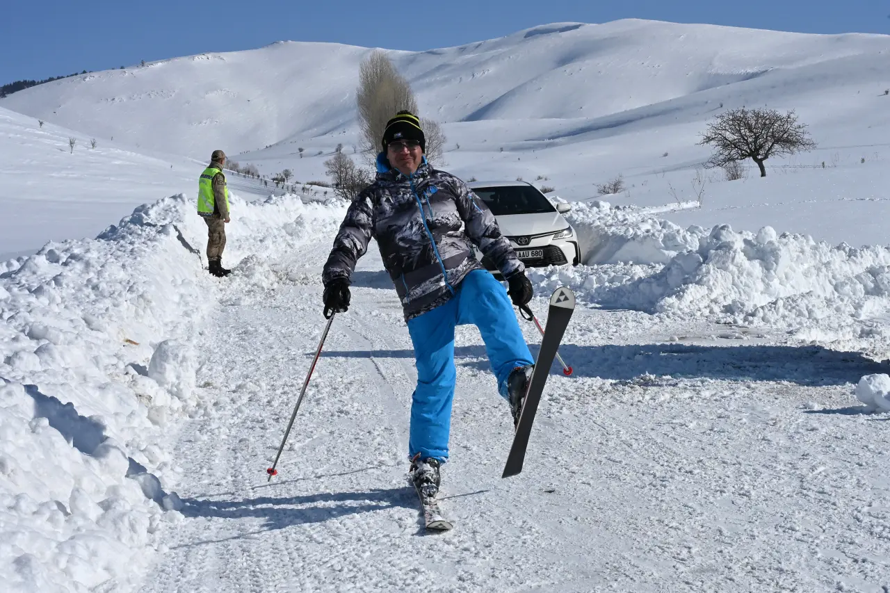 Gümüşhane’de 33. Kar Voleybolu Şenliği, Milli Futbolcu Ahmet Çalık Anısına Düzenlendi 53