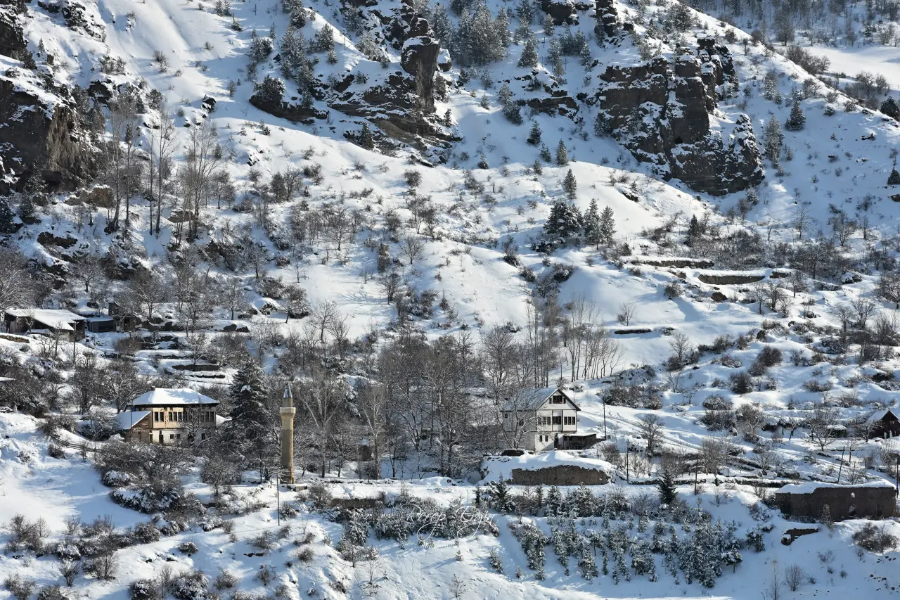 Gümüşhane’de Kar Yağışı Görsel Şölene Dönüştü: Zirveler ve Tarih Beyaza Büründü 14