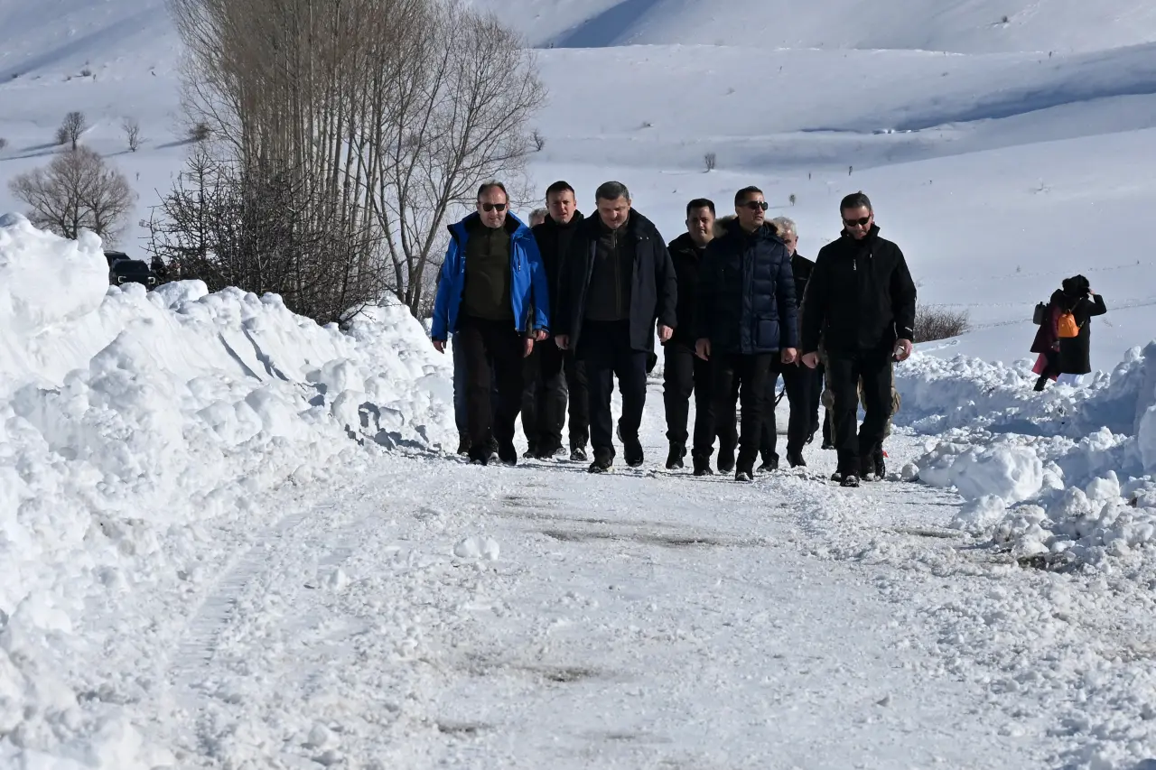 Gümüşhane’de 33. Kar Voleybolu Şenliği, Milli Futbolcu Ahmet Çalık Anısına Düzenlendi 55