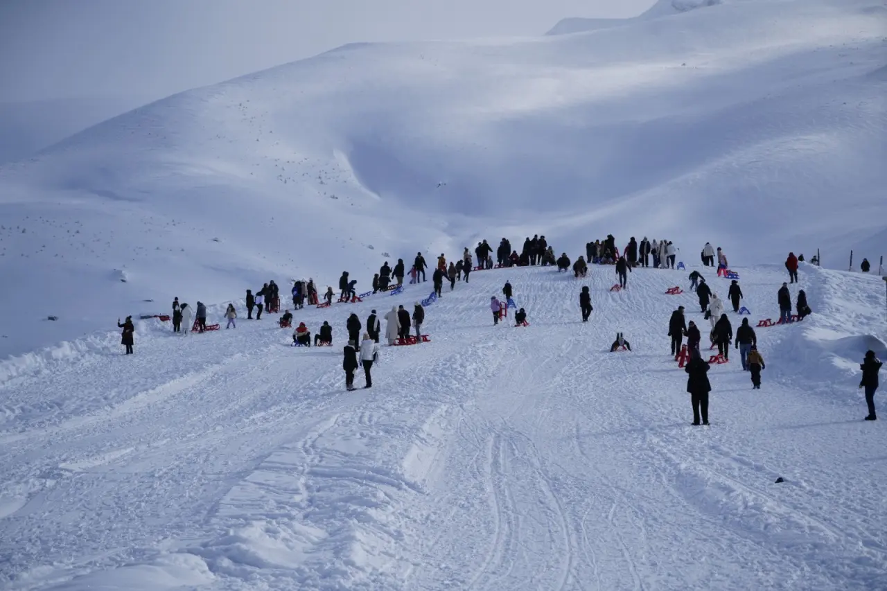 Karnesini Alan Oraya Akın Etti! Zigana Dağı’nda İğne Atsan Yere Düşmüyor 2