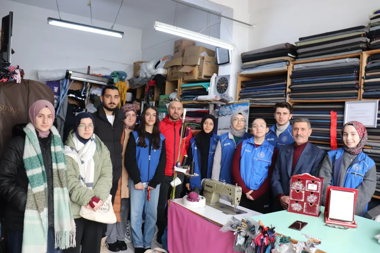 Gümüşhane Gençlik Merkezi’nden yarım asırlık zanaatkâra vefa ziyareti 3