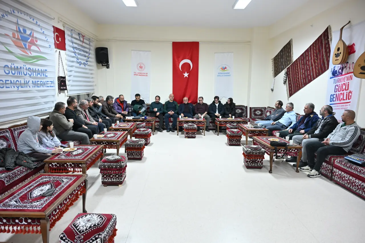 Prof.Dr. Ali Kızılet’ten Gümüşhane’de ezber bozan açıklamalar: ‘Türkiye’de Tesis Fazlası Var!’ 1