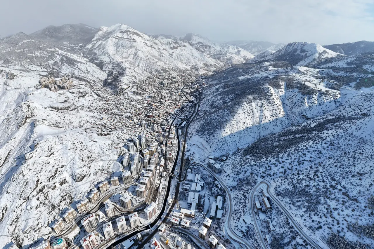 Gümüşhane’de Kar Yağışı Görsel Şölene Dönüştü: Zirveler ve Tarih Beyaza Büründü 3