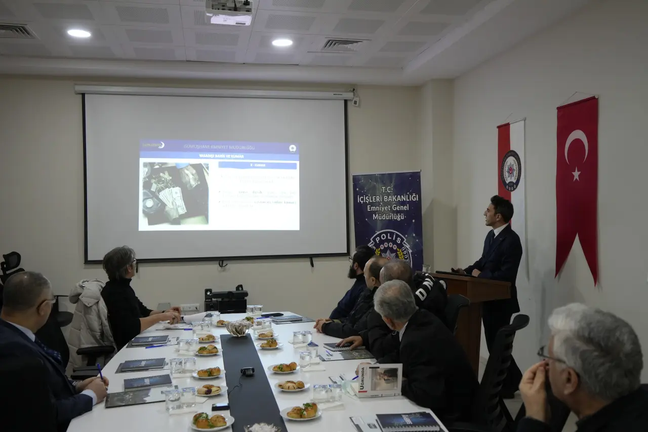 "En Büyük Kazanç Hiç Oynamamak!" Gümüşhane Emniyeti Gençleri ve Aileleri Uyardı 3