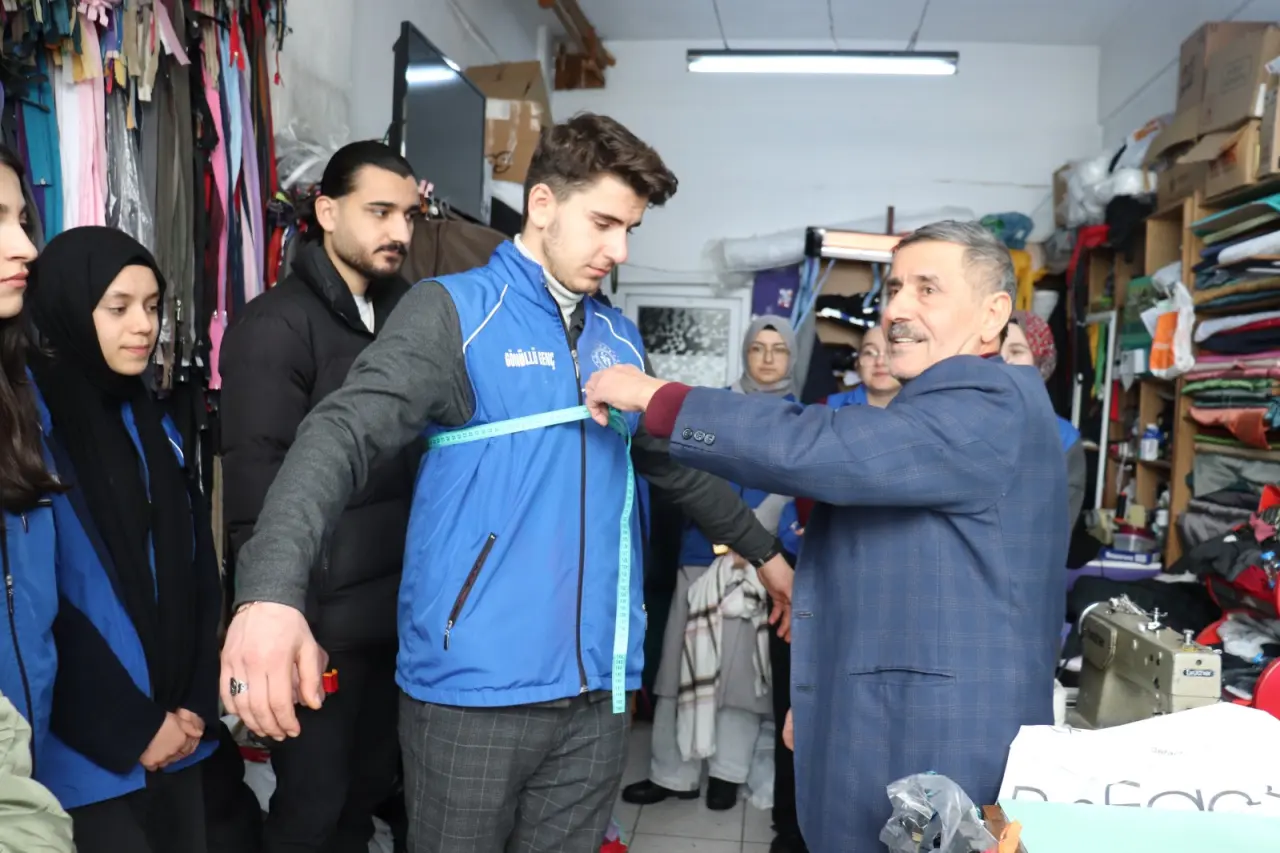 Gümüşhane Gençlik Merkezi’nden yarım asırlık zanaatkâra vefa ziyareti 12